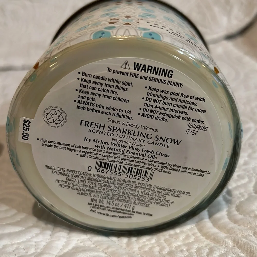 Bath & Body Works‎ Fresh Sparkling Snow three wick candle